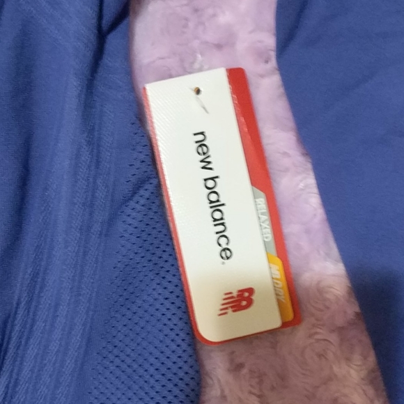 New balance exercise shirt - Picture 3 of 7